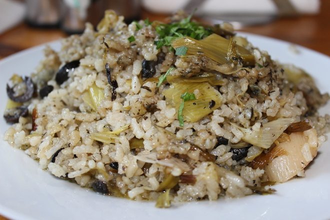 Ориз с праз лук и маслини на фурна